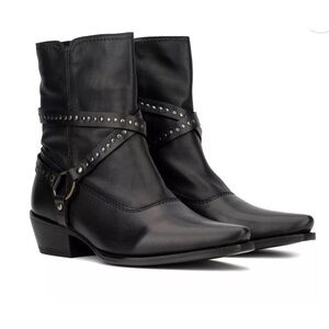 Vintage Foundry Co. Alissa women's leather ankle boots. 10.5